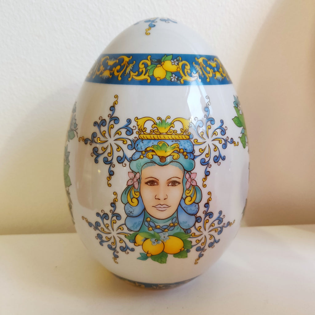 Ei mit Mohrenkopf und Zitronen