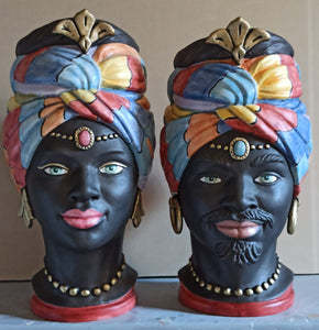 Satin-Mohrenköpfe mit mehrfarbigem Turban