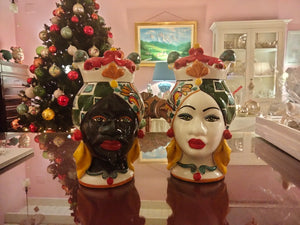 Pair of Moor's heads with crown