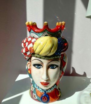 Testa di Moro con corona e colori mediterranei