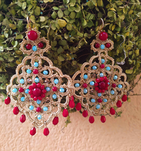 Earrings in chiaccherino lace and semiprecious stones