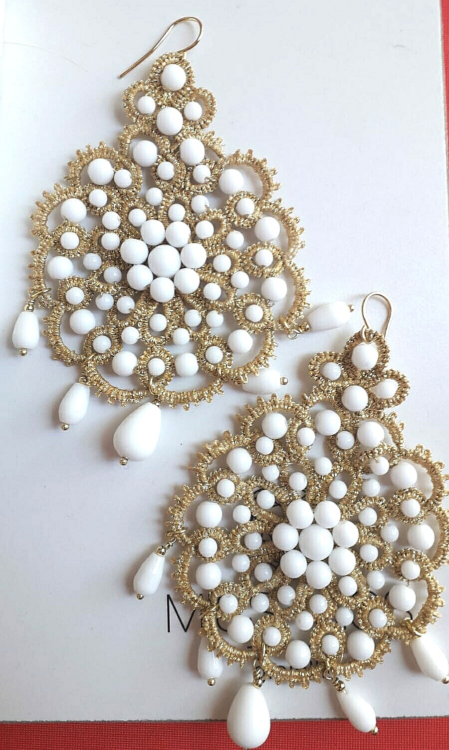 Earrings in chiaccherino lace and white agate