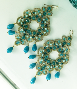 Earrings in chiaccherino lace and semiprecious stones