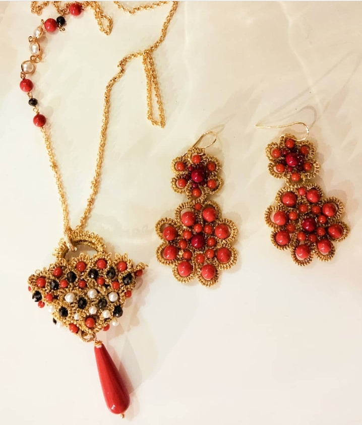 Parure necklace and earrings in chiaccherino lace
